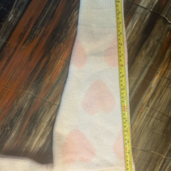 Vince Camuto Cream and Pink Heart Sweater with Pearl Detail Size Large. - Picture 11 of 15